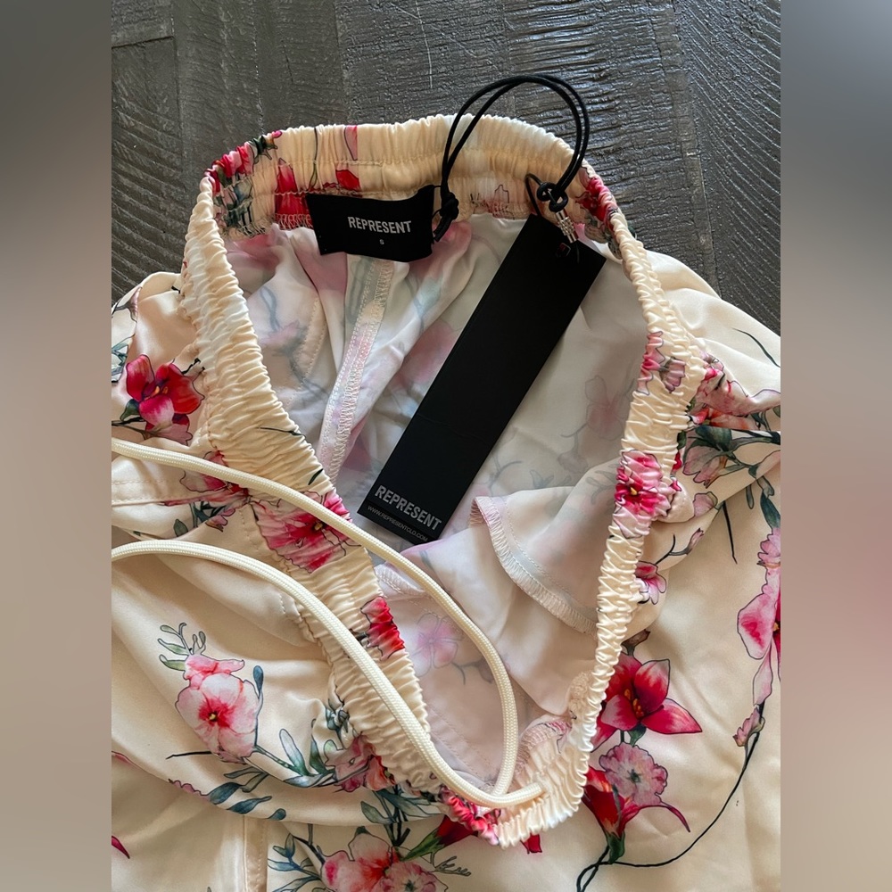 - Represent FLORAL SHORTS - Picture 5 of 5